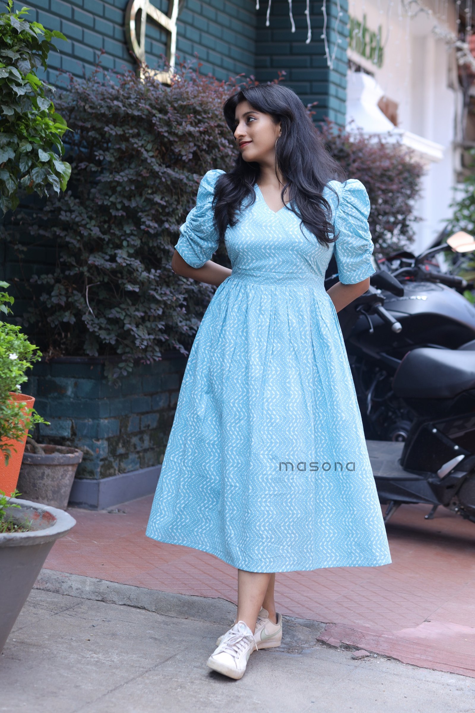 Fresh.Feminine.Summer-ready Casual Outfit - M1847 - Image 2